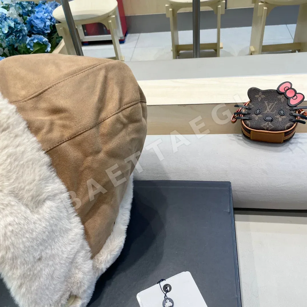 몽클레르 귀덮개 후드 여성용 모자 상세 이미지 7