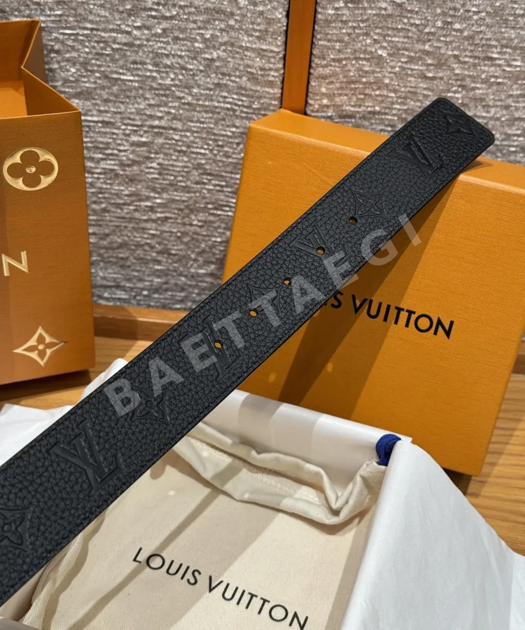 루이비통 TAURILLON 40mm 리버시블 벨트 상세 이미지 8