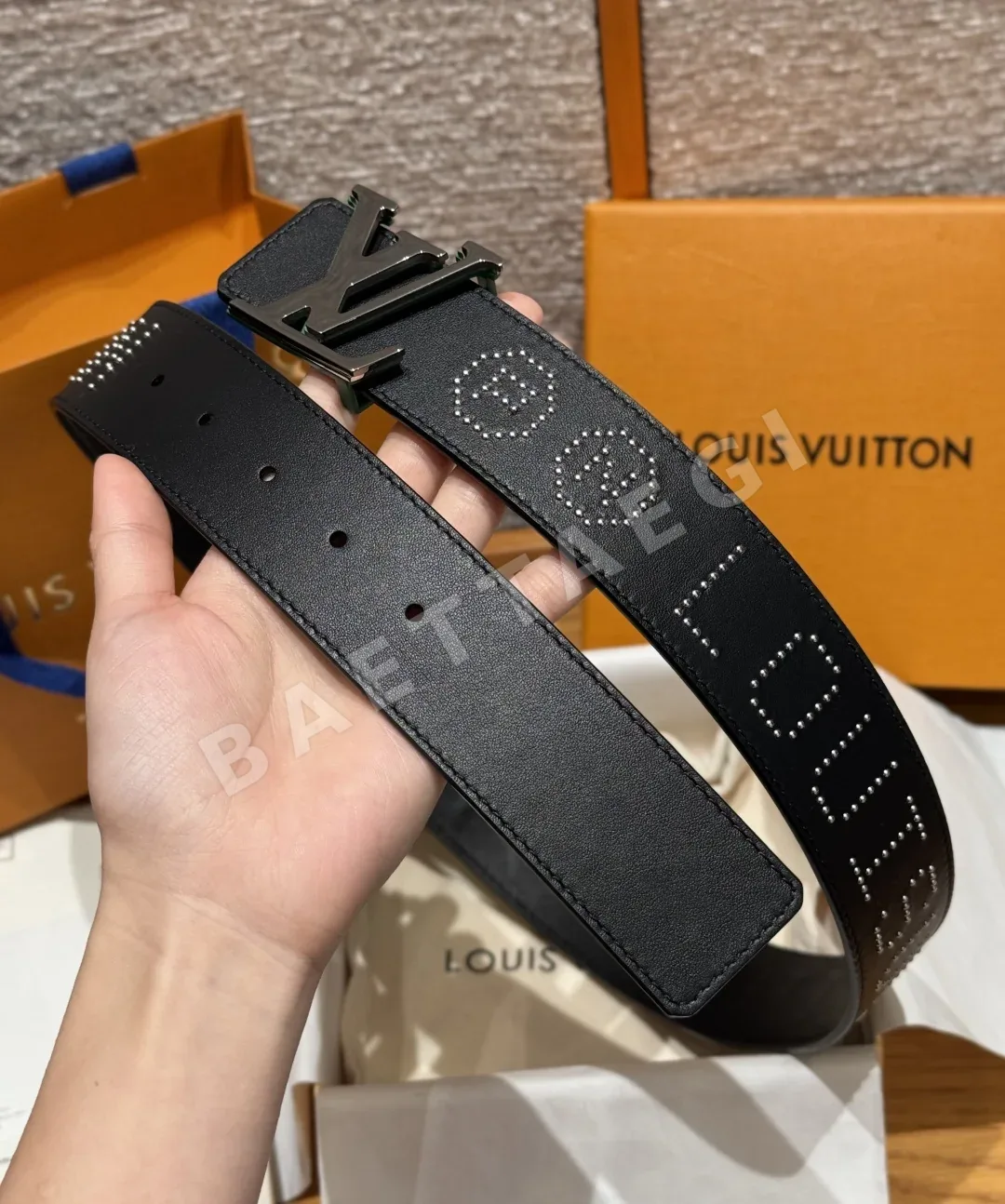 루이비통 디멘션 로커빌리 스터드 40mm 리버시블 벨트 상세 이미지 5