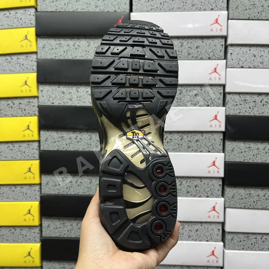 나이키 [DF] 에어 맥스 플러스 IQ0287-010 201548 Nike Air Max Plus Black Honey 상세 이미지 7