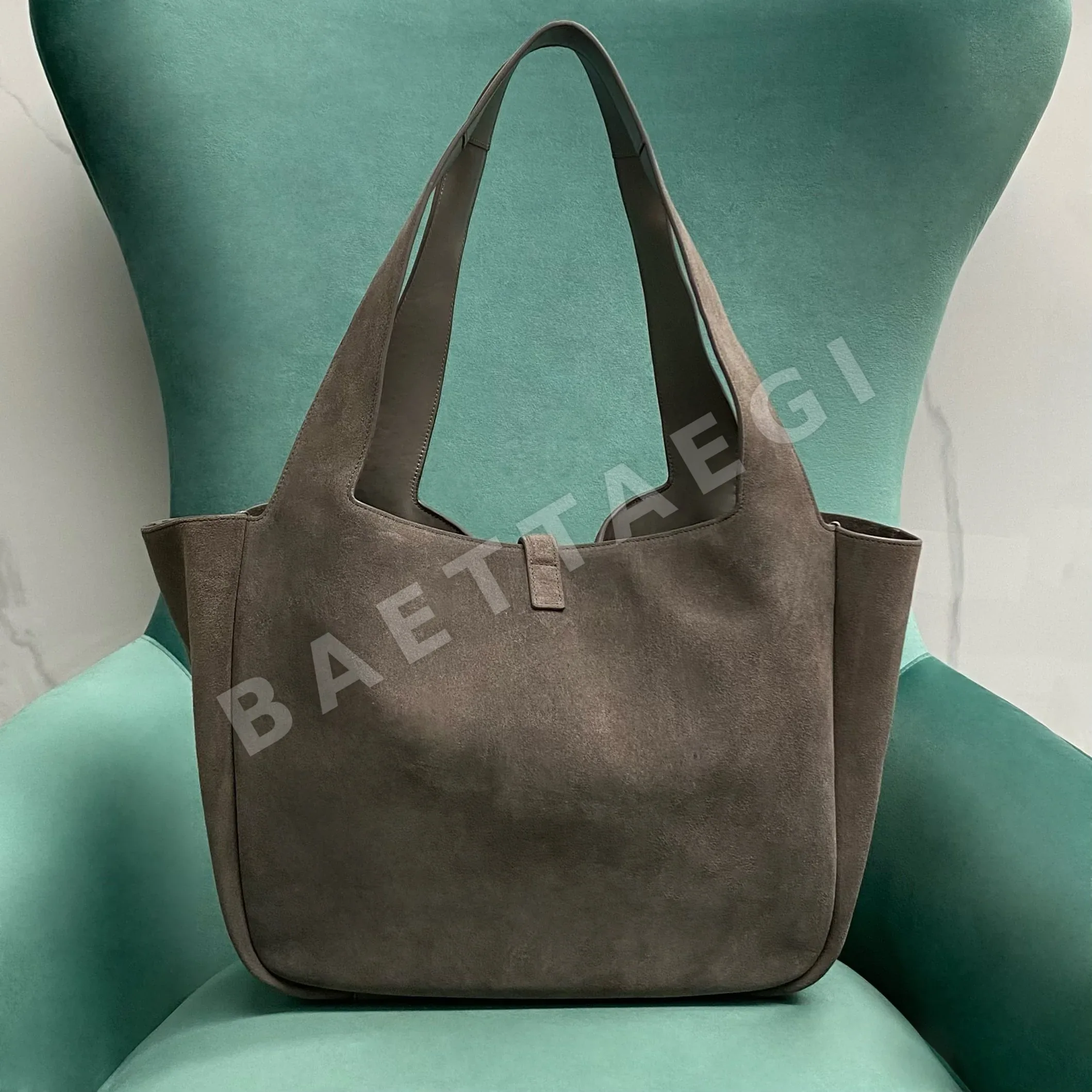 생로랑 매트 다크 그레이 가방 상세 이미지 3