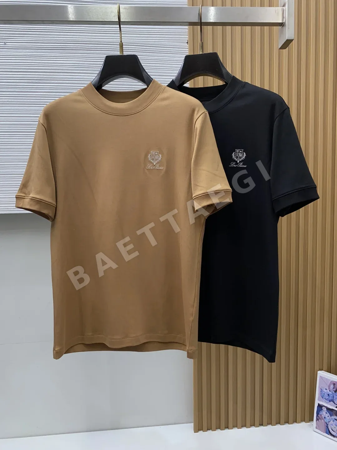 로로피아나 로고 배지 라운드넥 반팔 티셔츠 상세 이미지 8