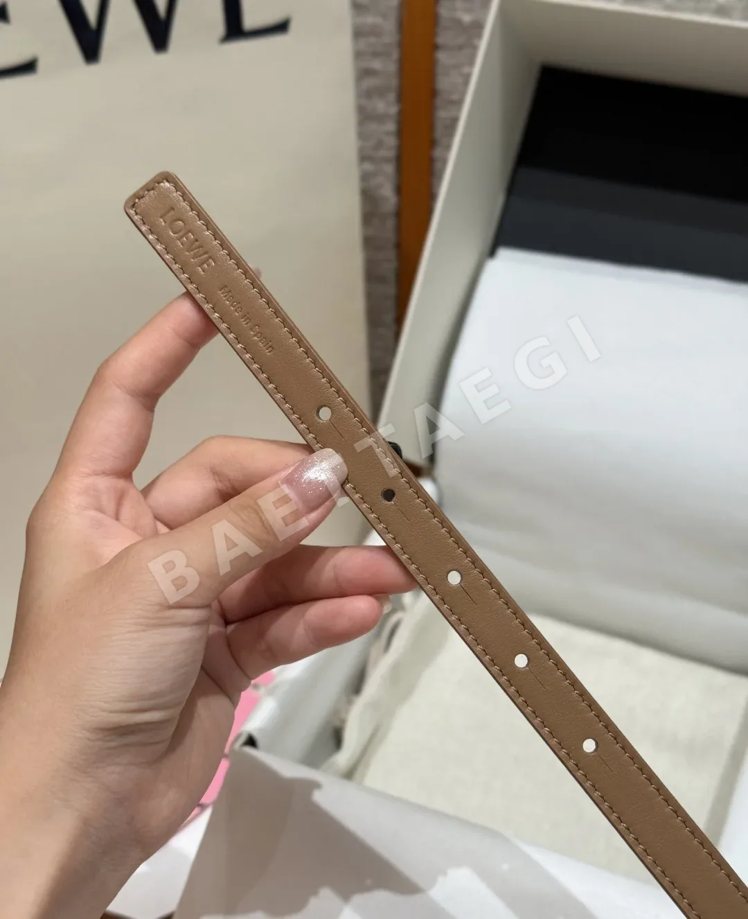 로에베 코일 장식 소가죽 벨트 상세 이미지 9