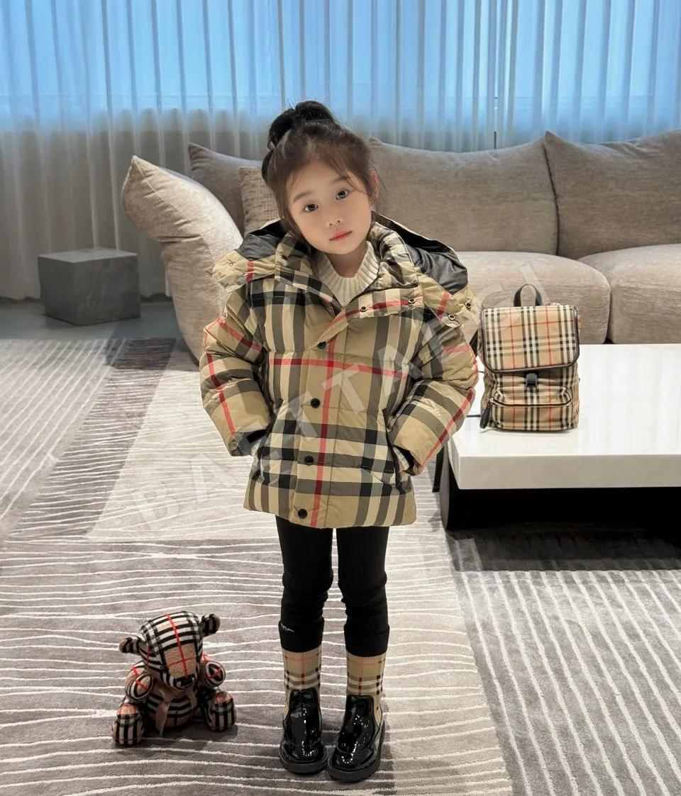 버버리 클래식 체크 화이트 덕다운 키즈 패딩 재킷 상세 이미지 2
