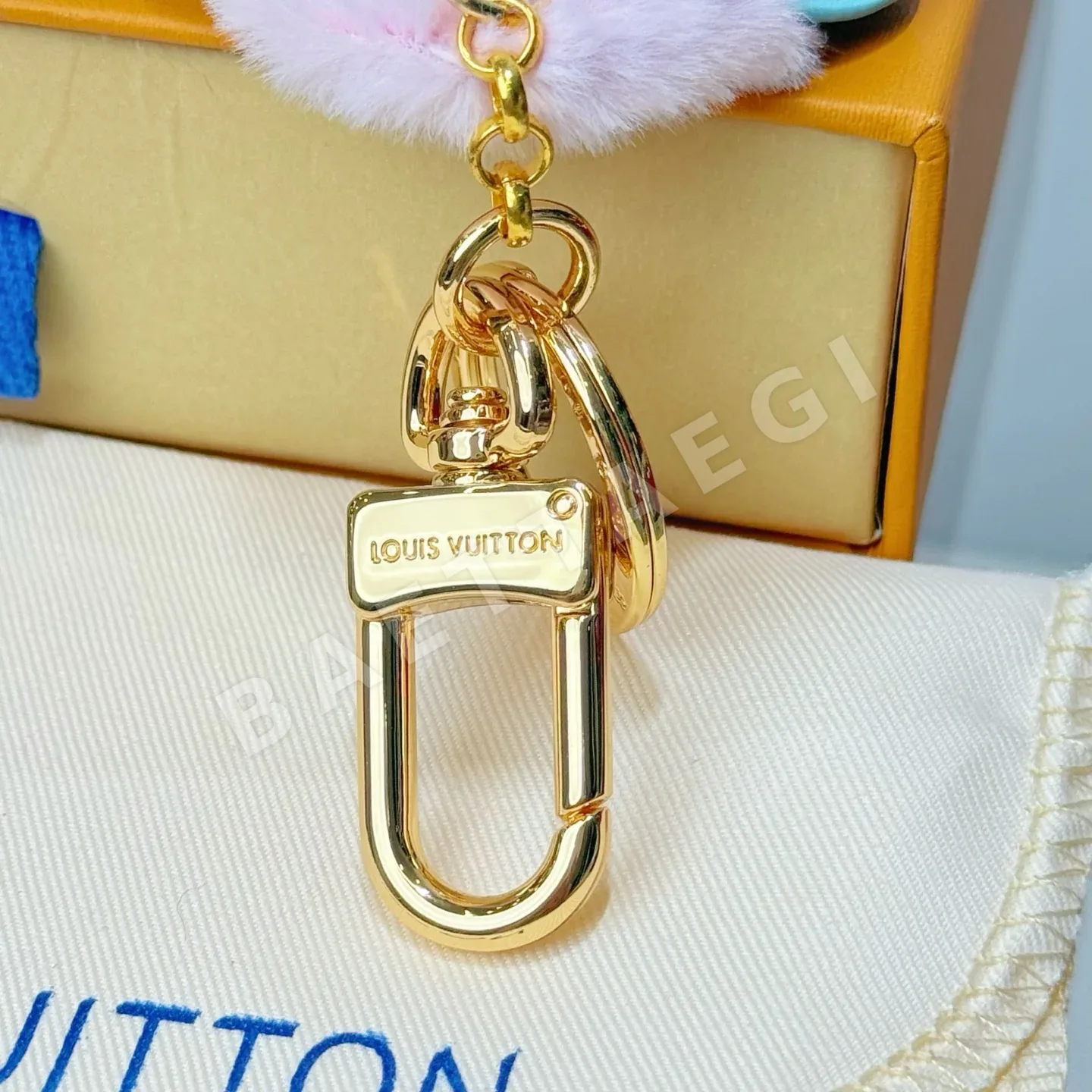 루이비통 비비앙 해바라기 키링 상세 이미지 8