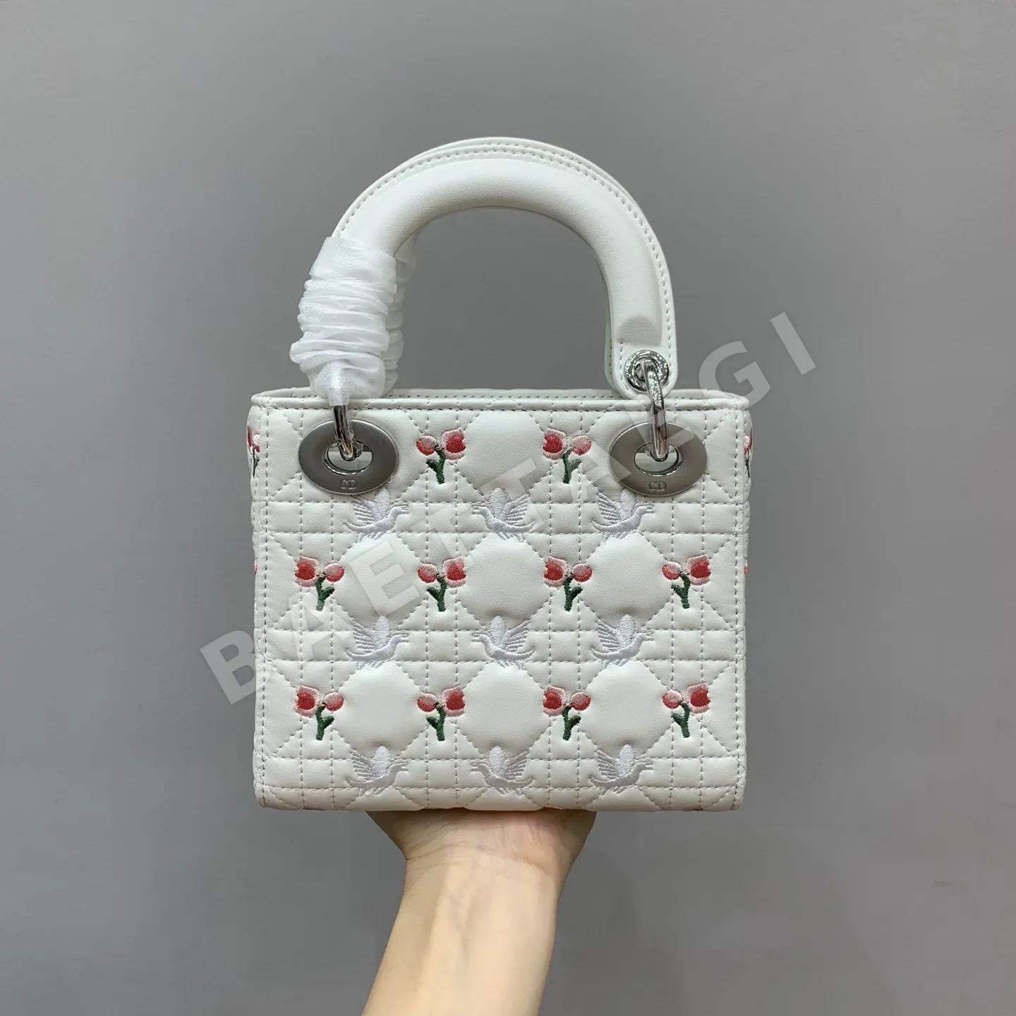 디올 레이디 미니 새 자수 램스킨 가방 상세 이미지 3