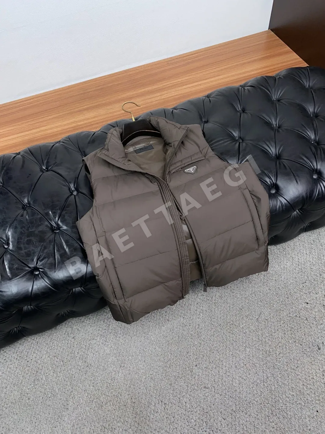 프라다 남성 화이트 덕다운 조끼 상세 이미지 6