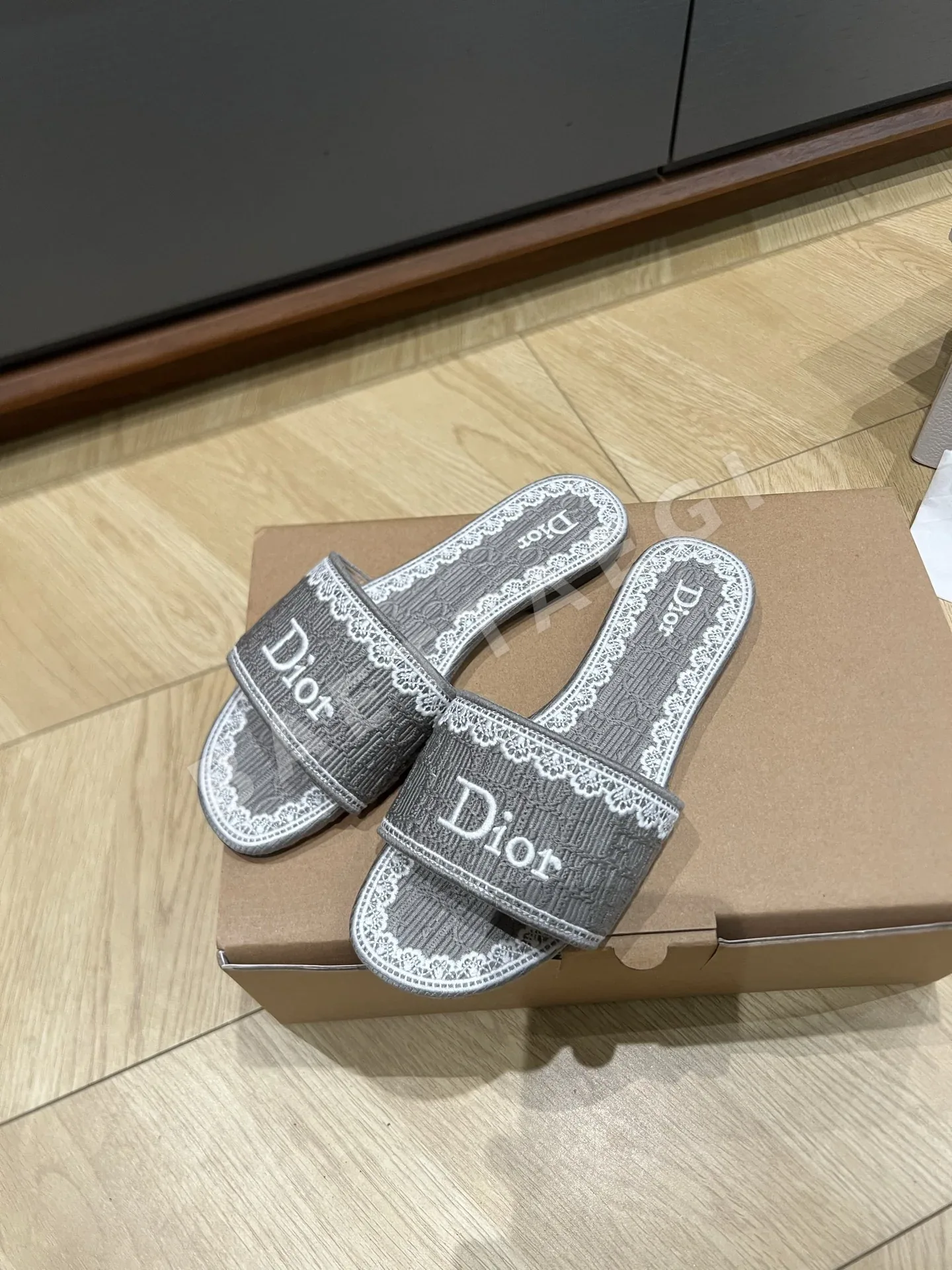 디올 자수 자카드 청키힐 샌들 95290