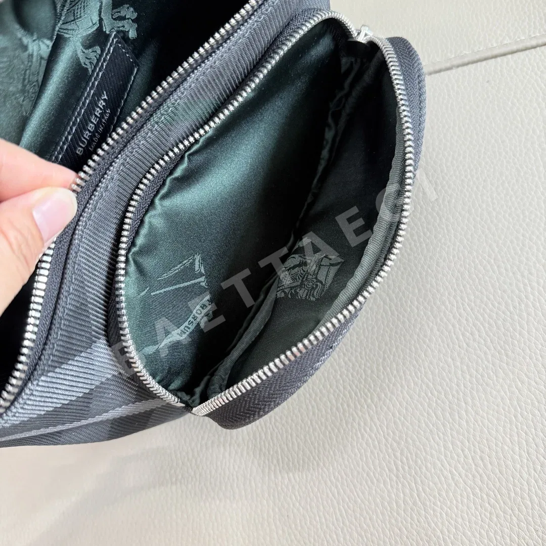 버버리 체크 메시 웨이스트 백 가방 상세 이미지 9