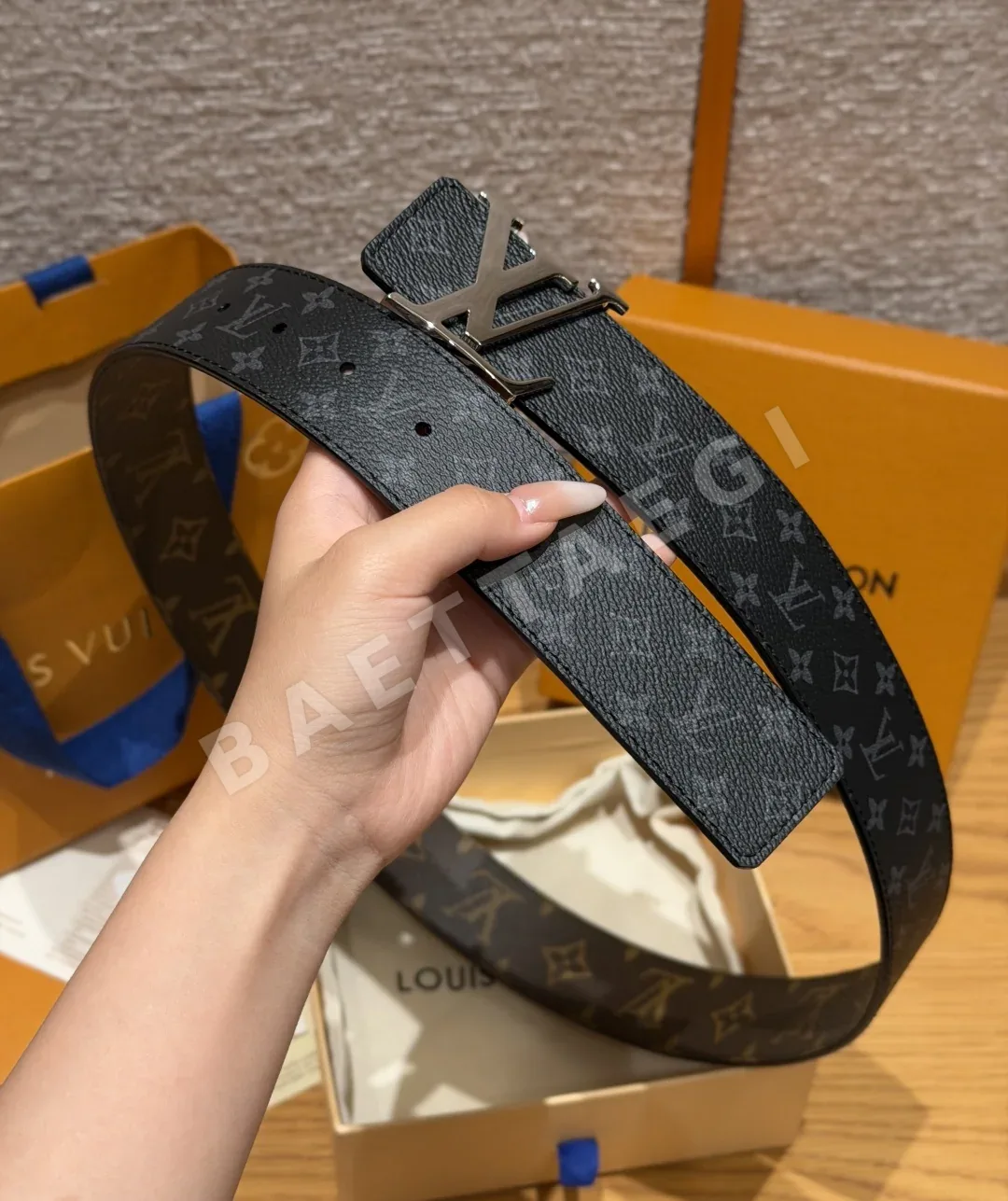 루이비통 이니셜 40mm 리버시블 벨트 상세 이미지 5