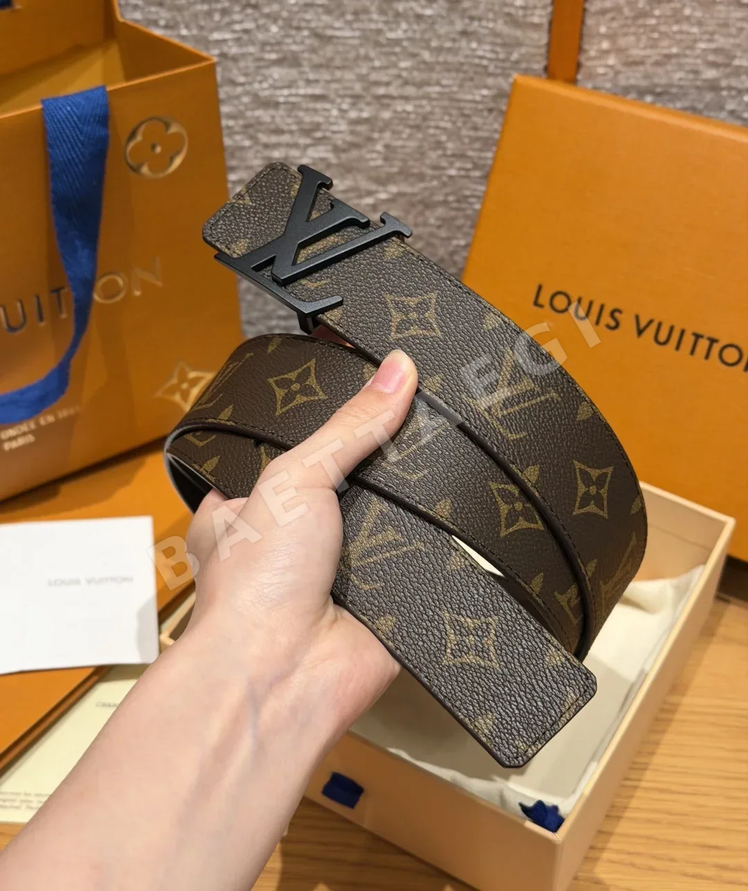 루이비통 LV 이니셜 모노그램 가죽 벨트 상세 이미지 2