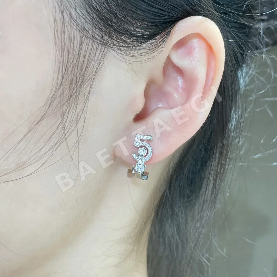 샤넬 큐빅 장식 5 자형 귀걸이 68943