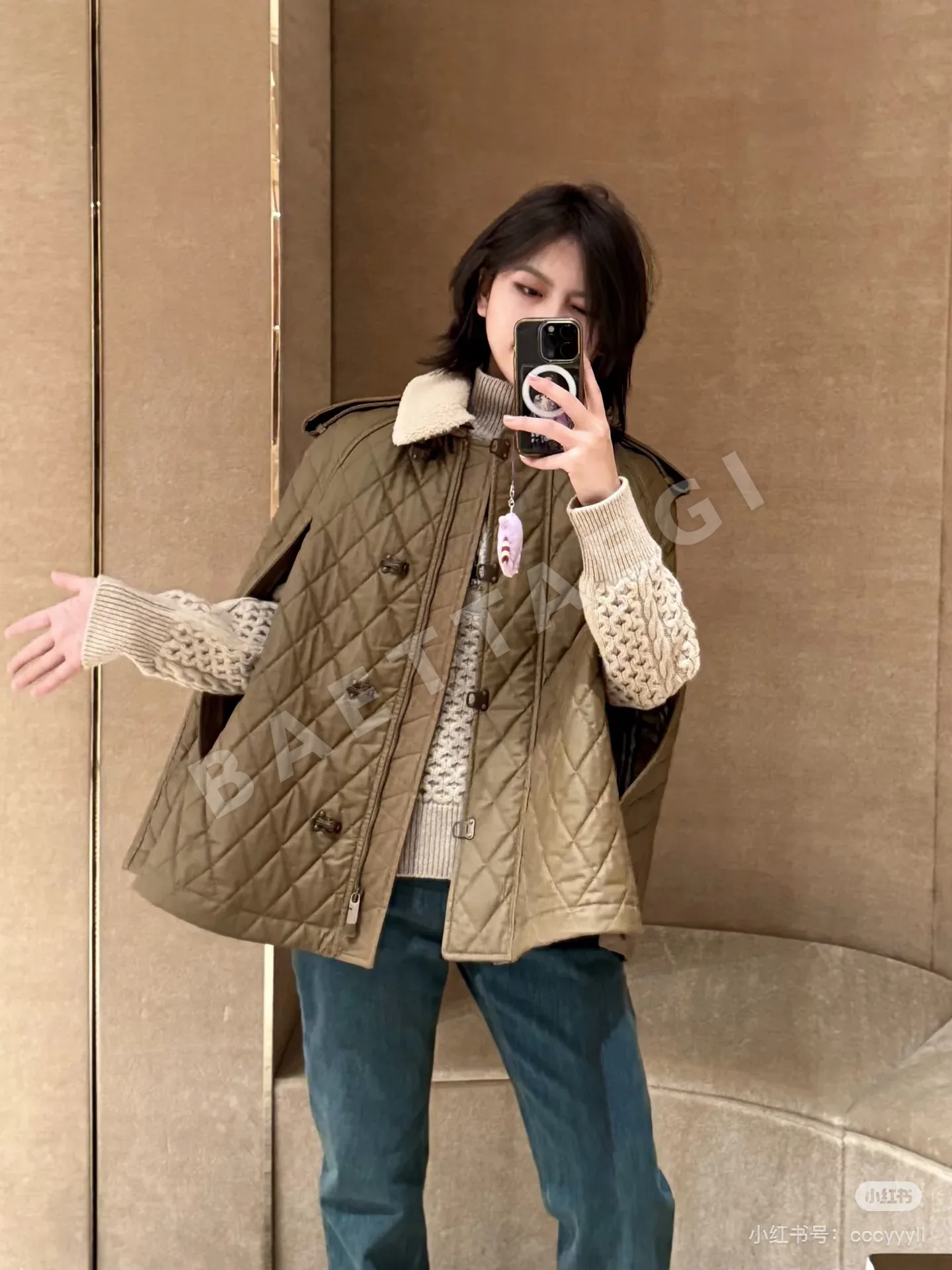 버버리 퍼 카라 퀼팅 케이프 코트 상세 이미지 4