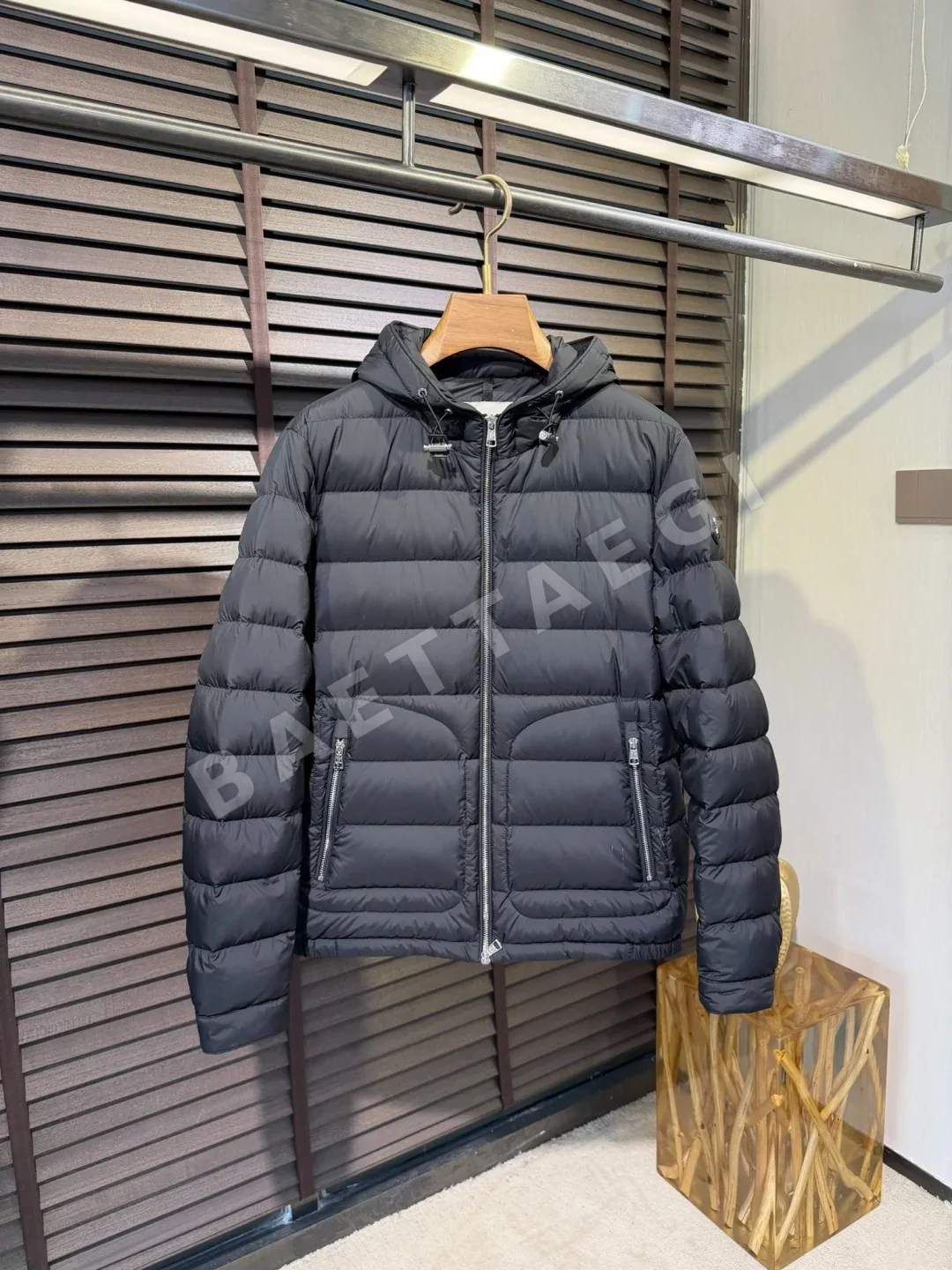 몽클레르 세스트리에 후드 쇼트 다운 자켓  M99805