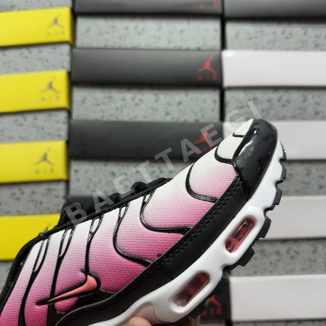 나이키 [BD] 에어 맥스 플러스 DZ3670-002 201867 Nike Air Max Plus Black Hot Punch 상세 이미지 2