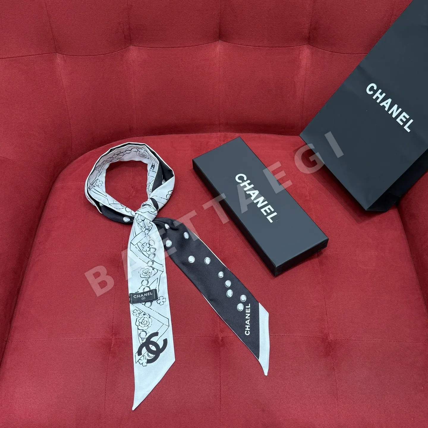 샤넬 카멜리아 & 폴카 도트 양면 실크 스카프 상세 이미지 3