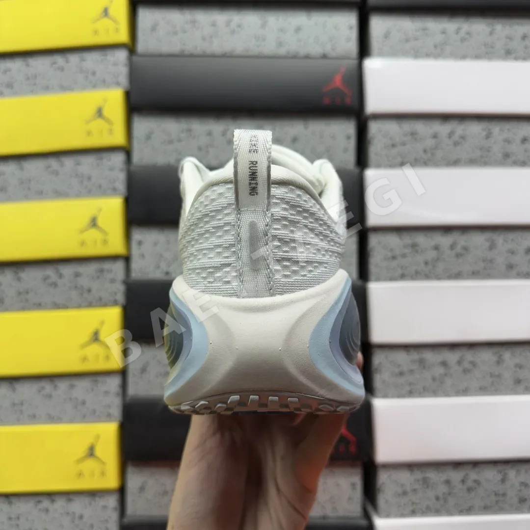나이키 [XY] 보메로 플러스 오프 HV8150-111 201821 Nike Vomero Plus Off White Thunderstorm 상세 이미지 5