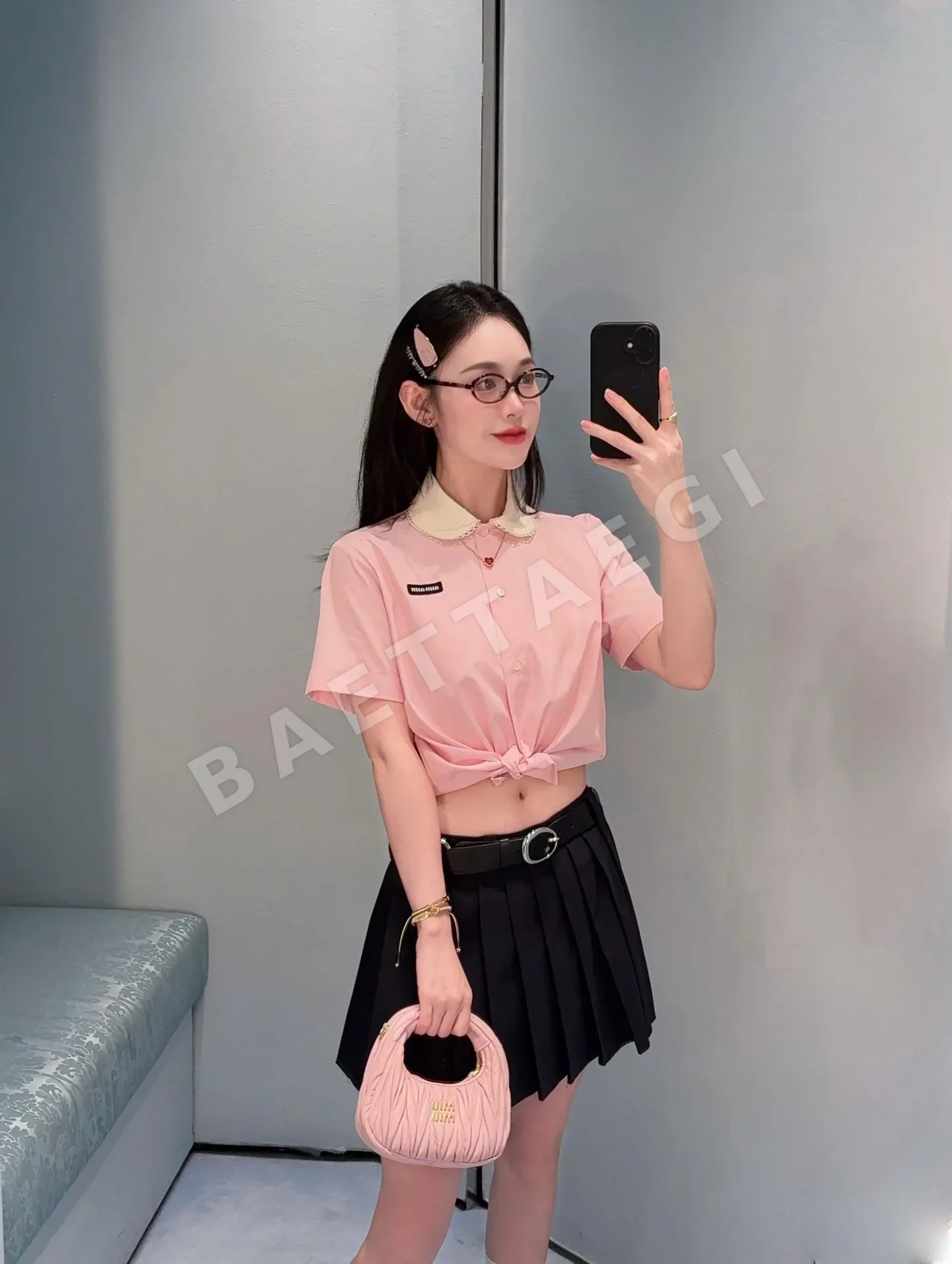 미우미우 착탈식 레이스 피터팬 카라 반팔 셔츠