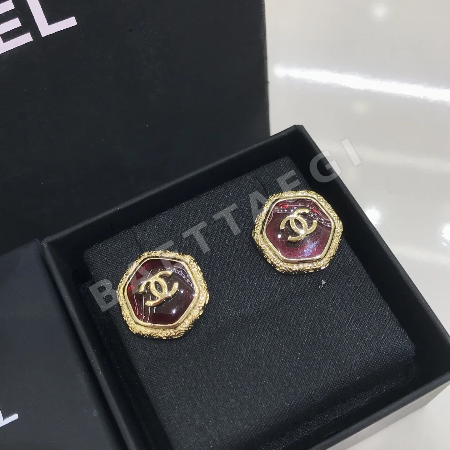샤넬 레드 글라스 더블 C 로고 클립온 귀걸이 상세 이미지 2