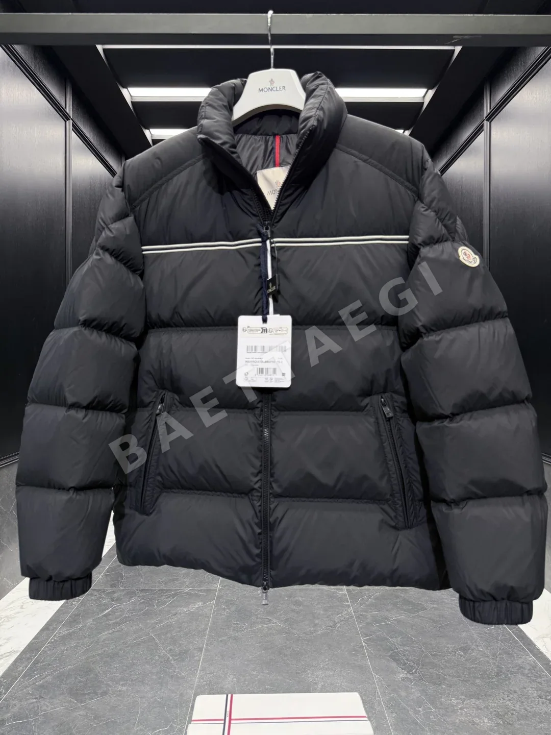 몽클레르 부바크(Moncler Bouvaque) 남성 숏 패딩 재킷 상세 이미지 5