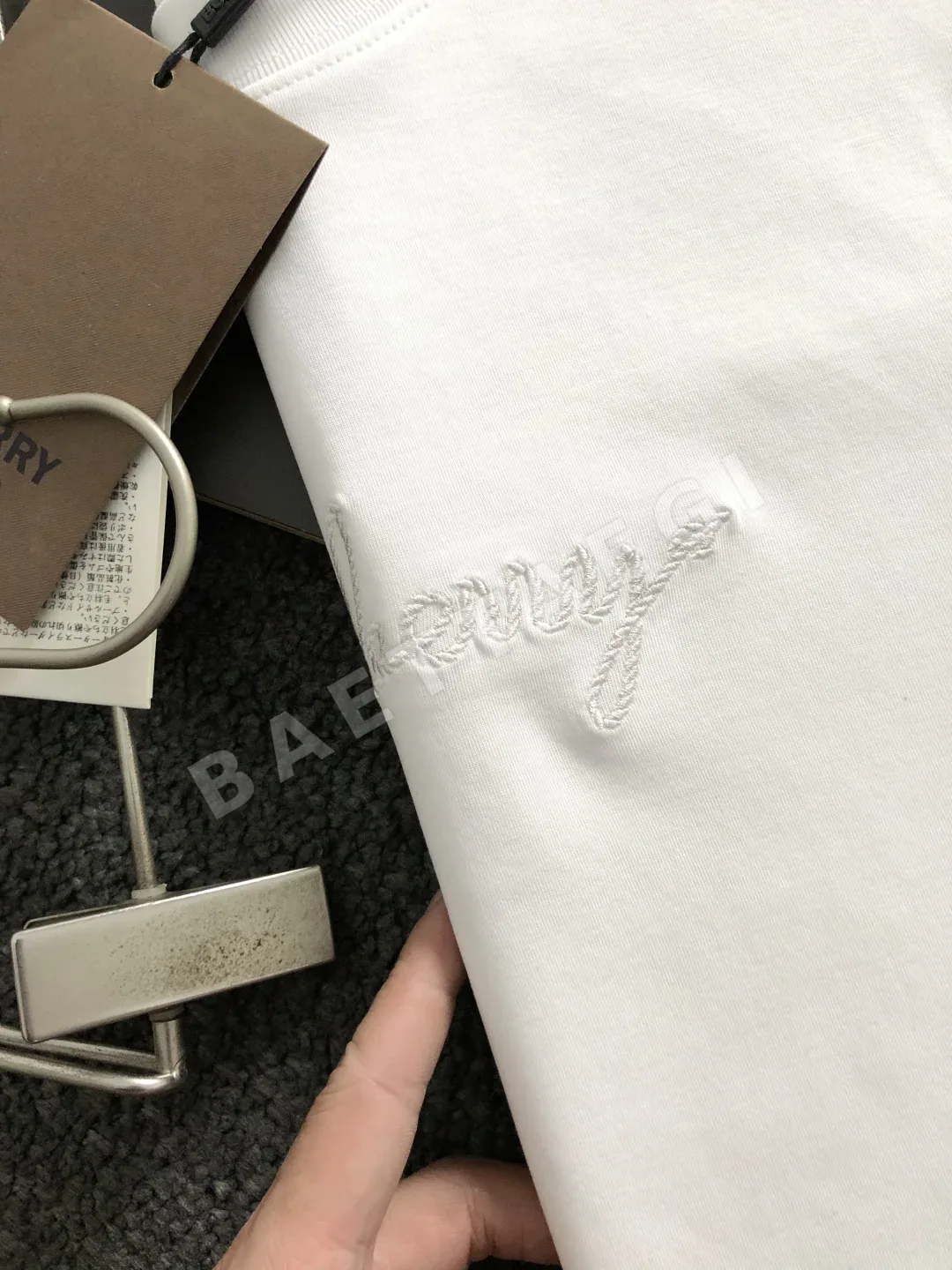 버버리 체크 패치워크 자수 남성 반팔티셔츠 상세 이미지 3