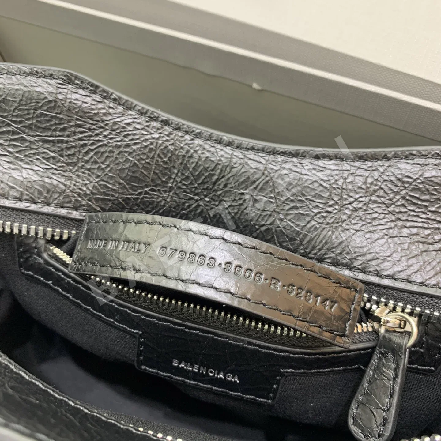 발렌시아가 네오 카골 모터사이클 백 상세 이미지 8