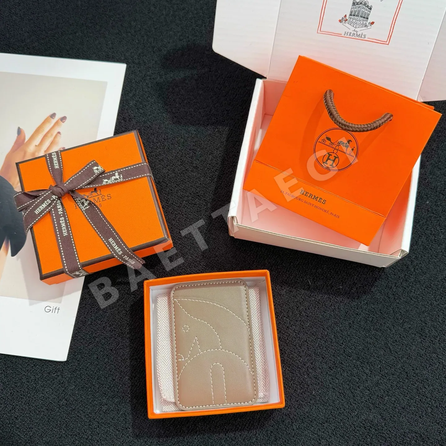 에르메스 맥세이프 마그네틱 지갑 166854 Hermes Wallet 상세 이미지 2