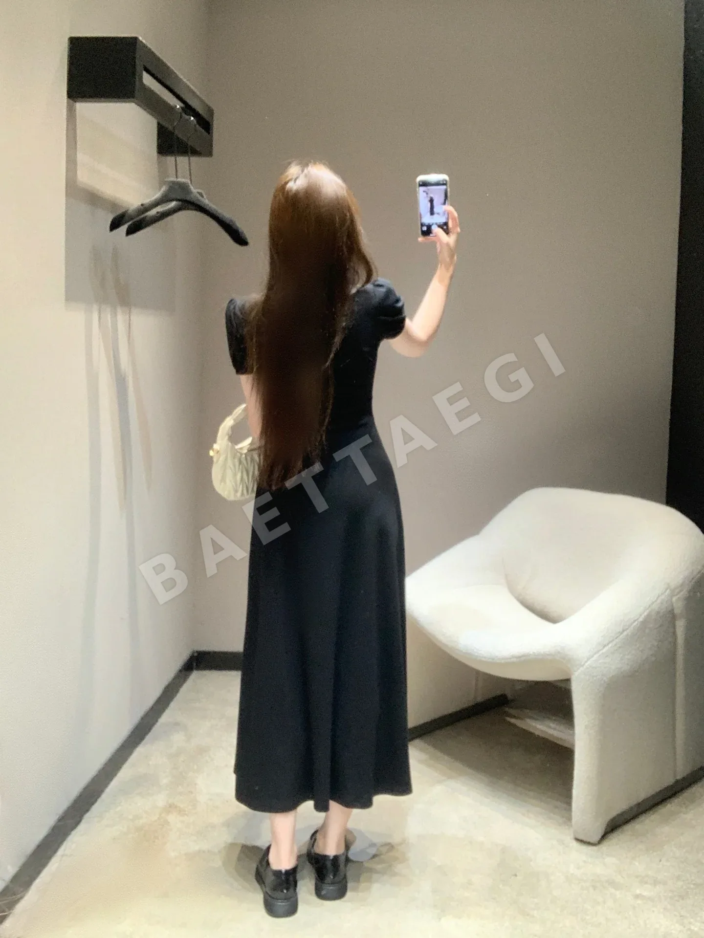 미우미우 브이넥 폴로 카라 퍼프소매 원피스 상세 이미지 6
