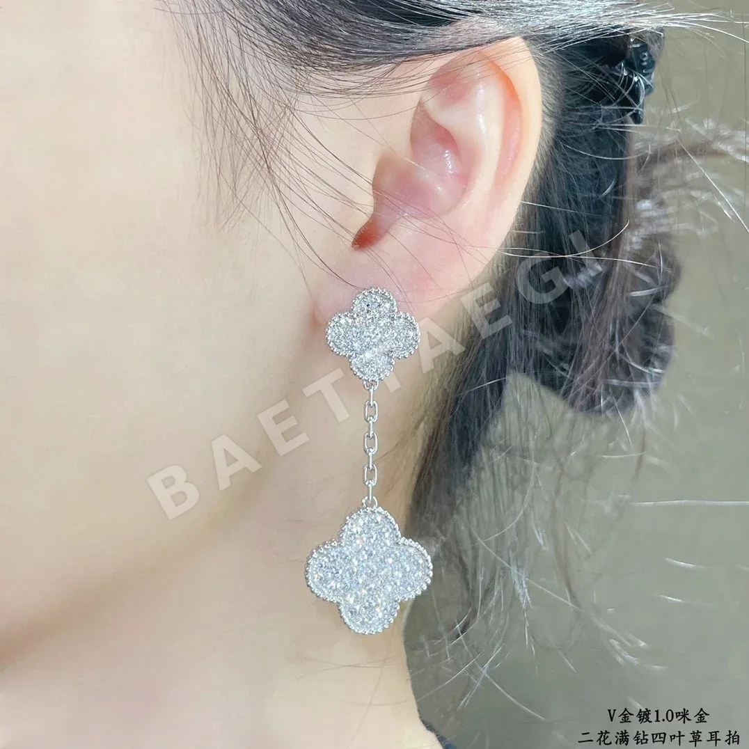 반클리프앤아펠 네잎클로버 플라워 다이아몬드 귀걸이 63867