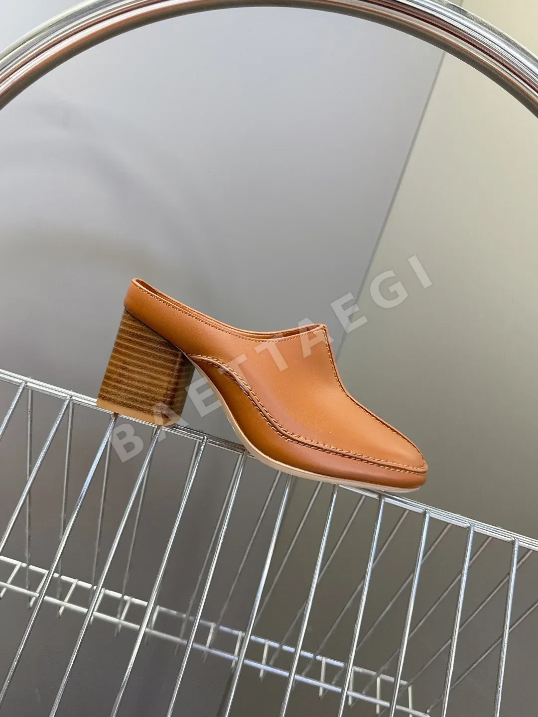 에르메스(Hermès)의 미스터리 70 뮬 상세 이미지 5