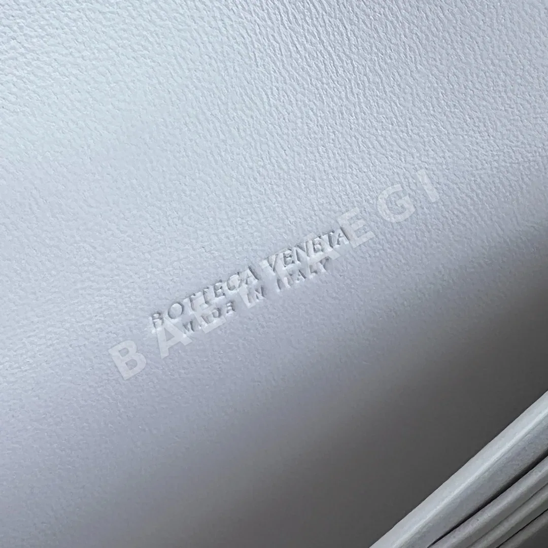 보테가베네타 램스킨 클러치백 상세 이미지 8