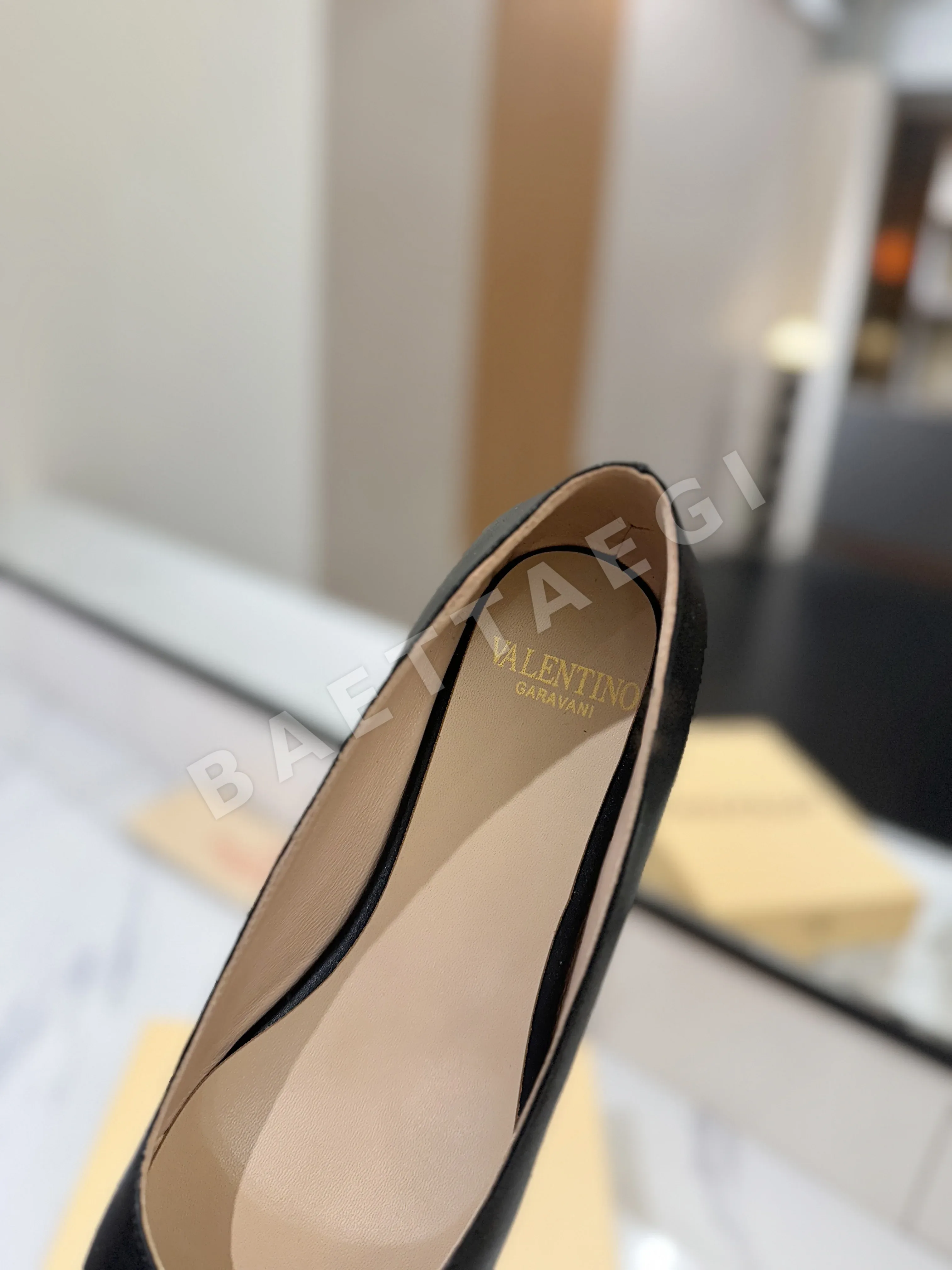 발렌티노 알뤼트 뒤 루아 라운드 토 발레리나 슈즈 상세 이미지 16