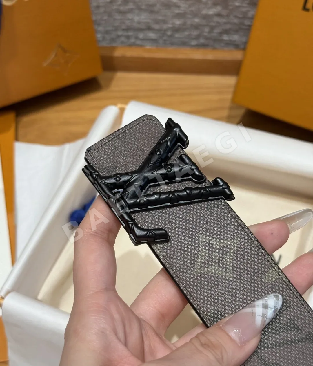 루이비통 디멘션 모노그램 헤리티지 40mm 리버서블 벨트 상세 이미지 6