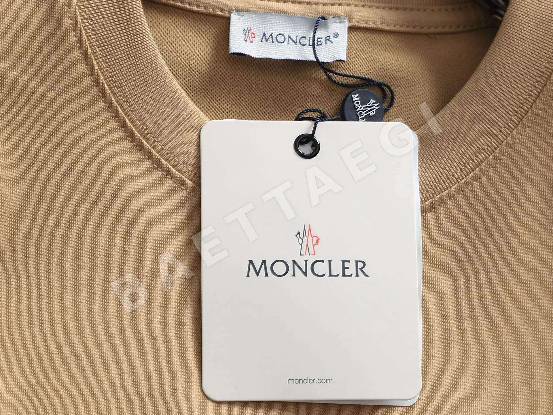 몽클레르 로고 자수 남성 반팔 티셔츠 상세 이미지 6