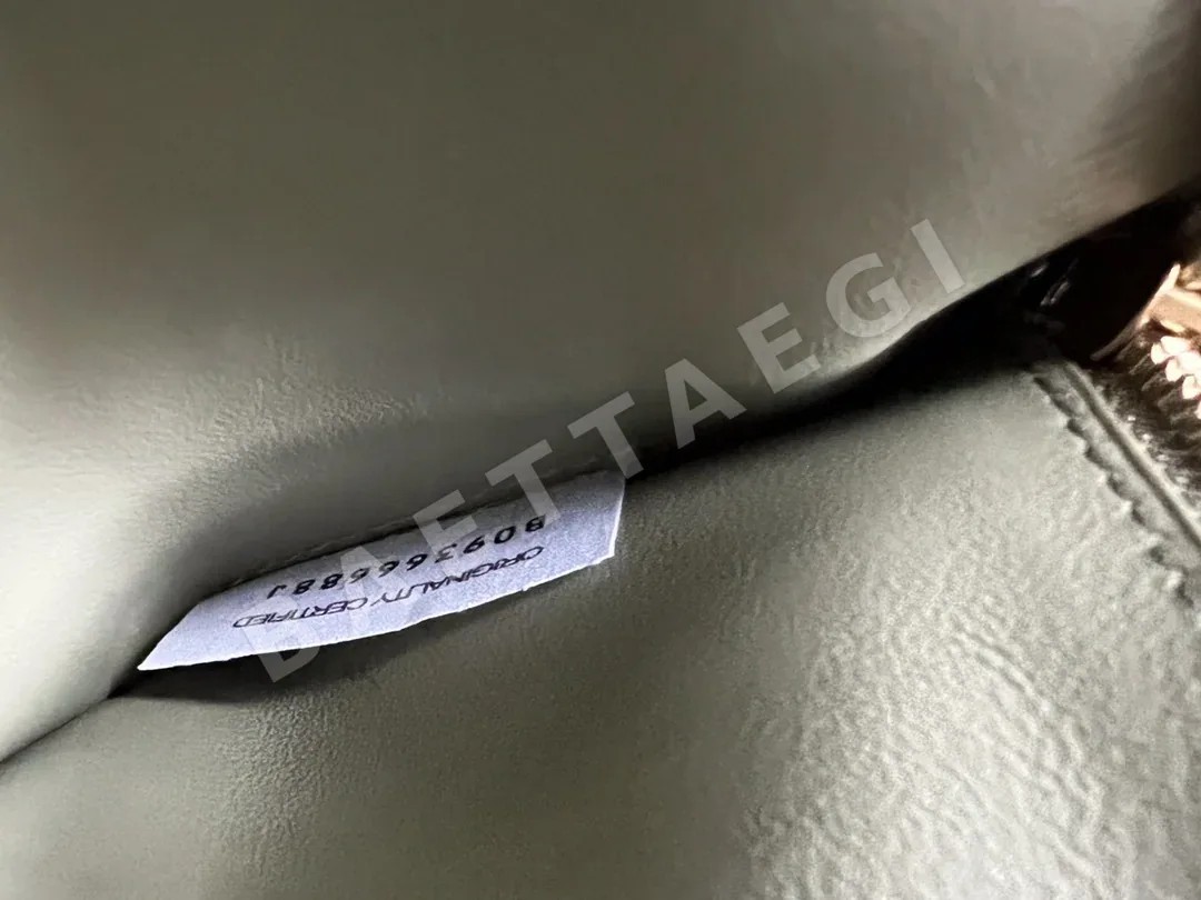 보테가베네타 브릭 카세트 램스킨 언더암 가방 상세 이미지 8