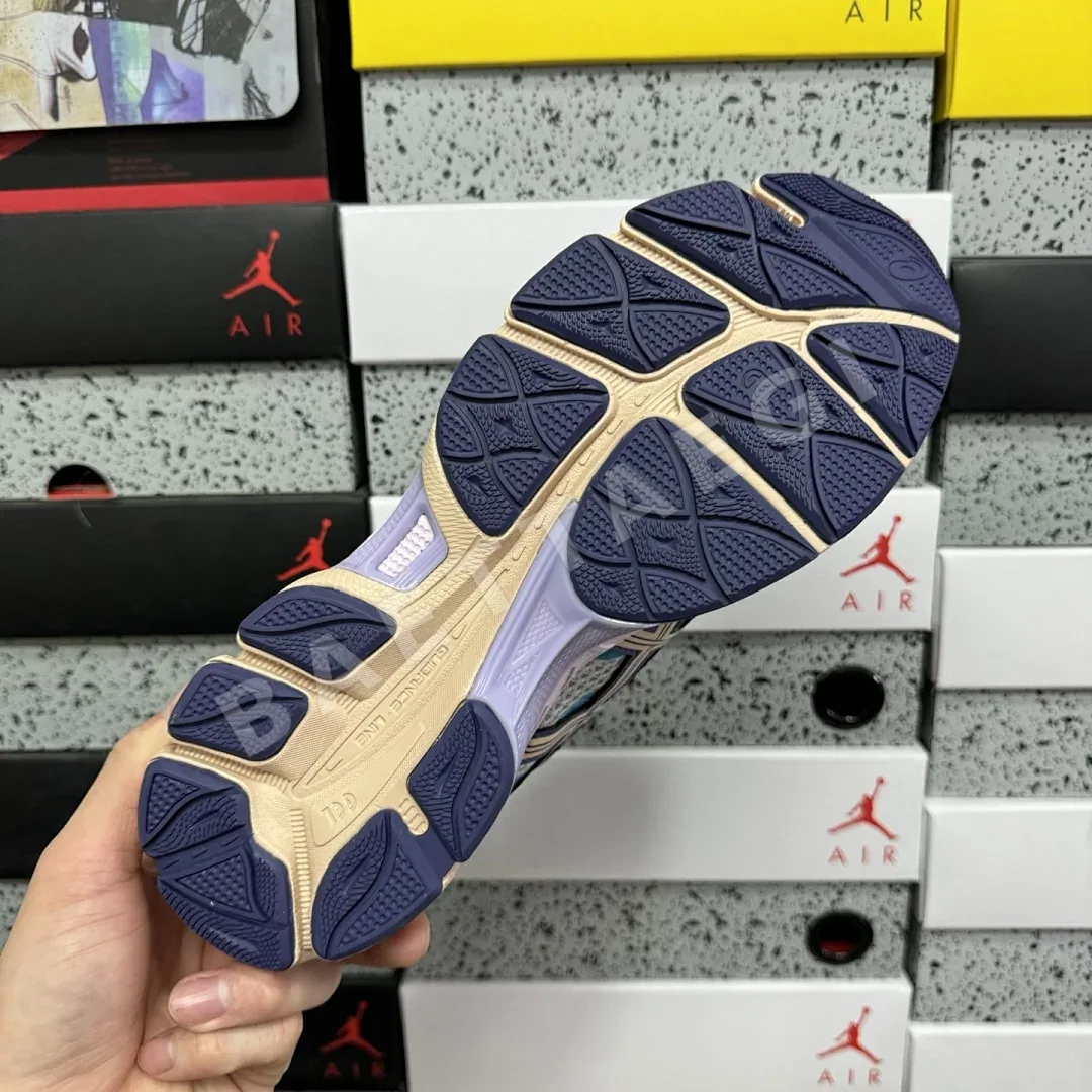 아식스 [TOP] 젤 큐뮬러스 16 1203A763-020 200297 Asics Gel-Cumulus 16 Purple Cloud Grey 상세 이미지 7