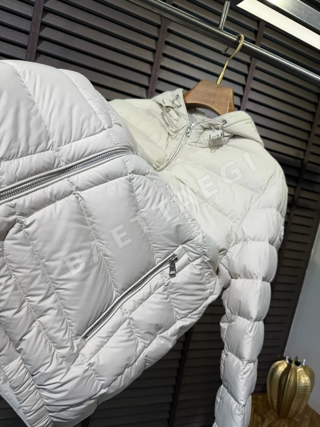 몽클레르 세스트리에 후드 쇼트 다운 자켓 M99805 상세 이미지 6