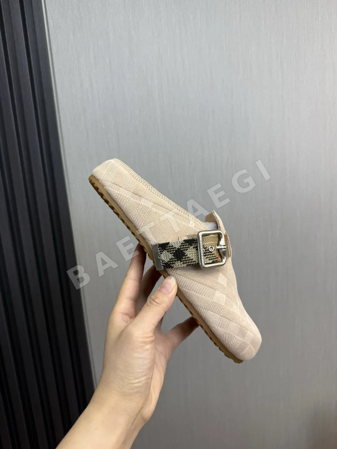 버버리 샌들 소가죽 상세 이미지 6