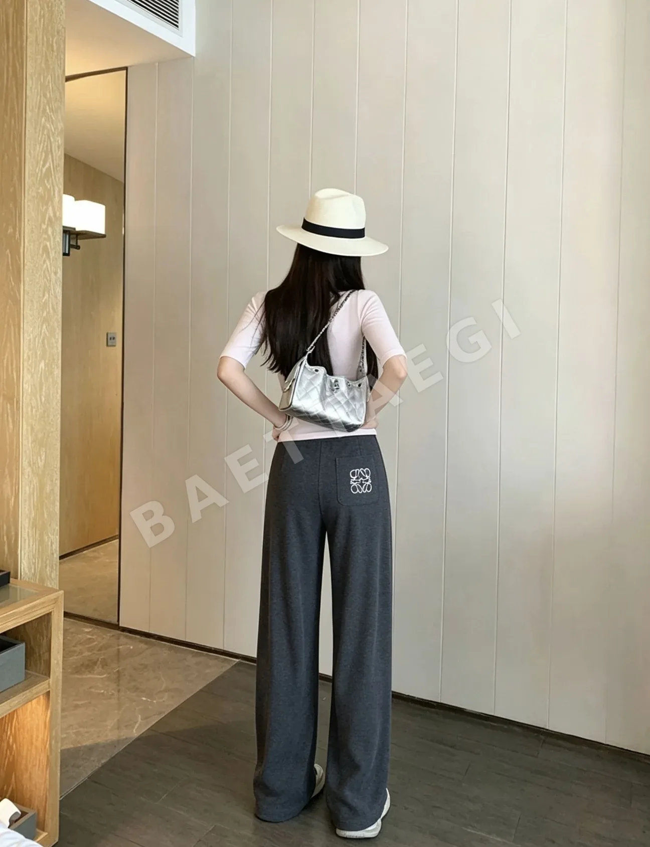 로에베 스퀘어 로고 자수 울 혼방 여성 바지 상세 이미지 2