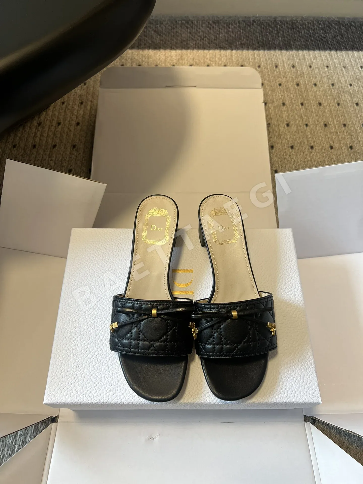 디올 뉴 카나주 패턴 리본 플랫 힐 샌들 95660