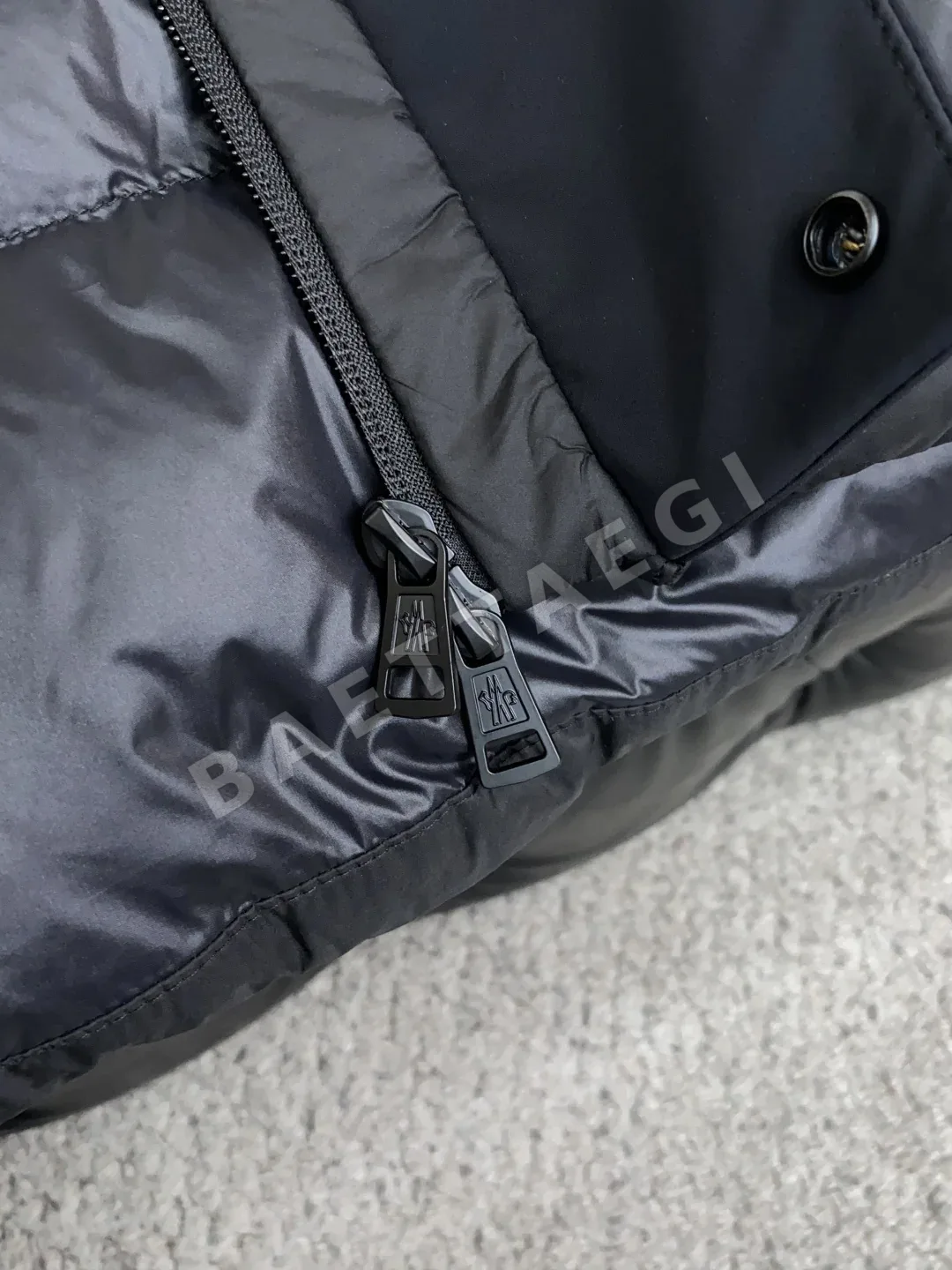 몽클레르 남성 다운 패딩 재킷 상세 이미지 8
