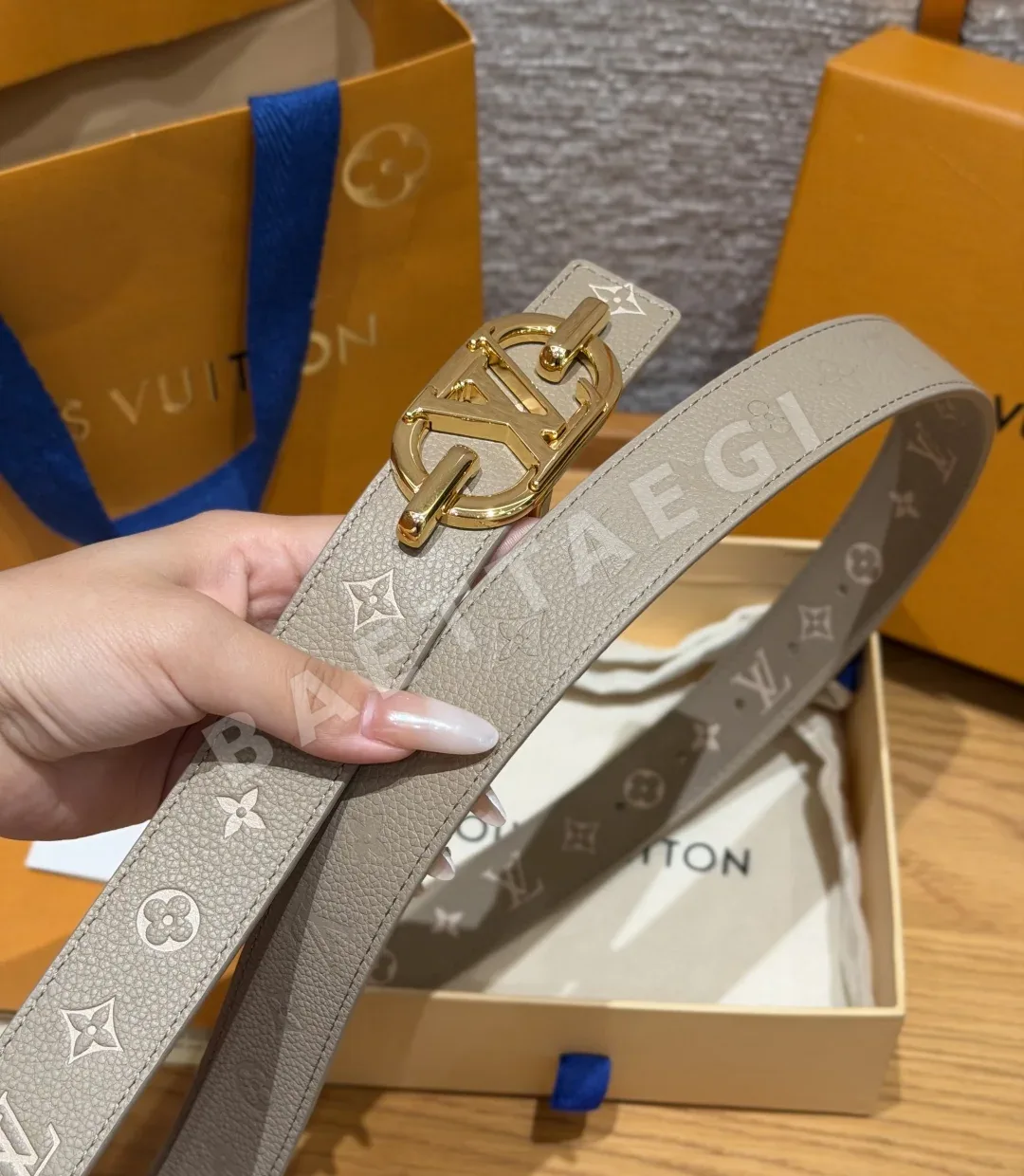 루이비통 아이코닉 30mm 리버시블 소가죽 벨트 상세 이미지 5