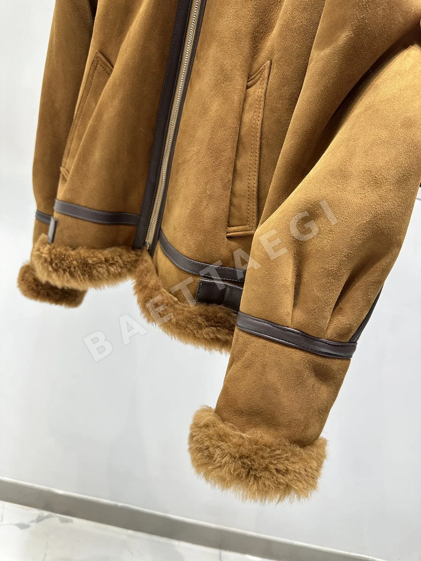 버버리 시프스킨 모피 안감 여성 자켓 상세 이미지 4