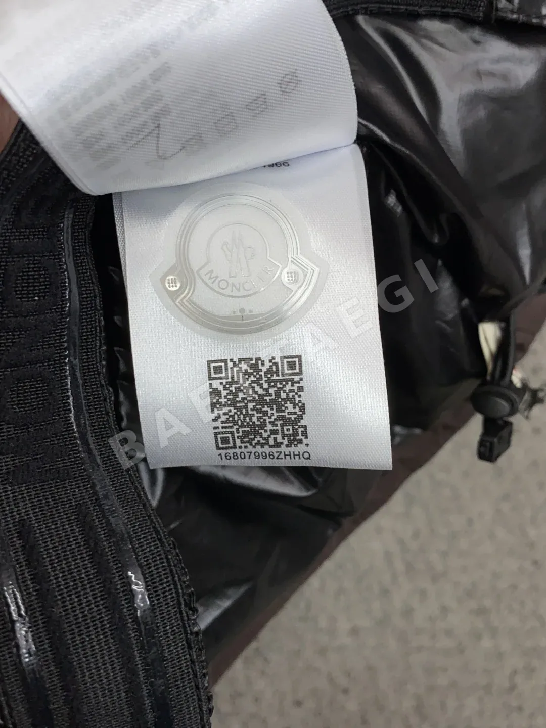 몽클레르 남성 화이트 덕 다운 패딩 재킷 상세 이미지 11