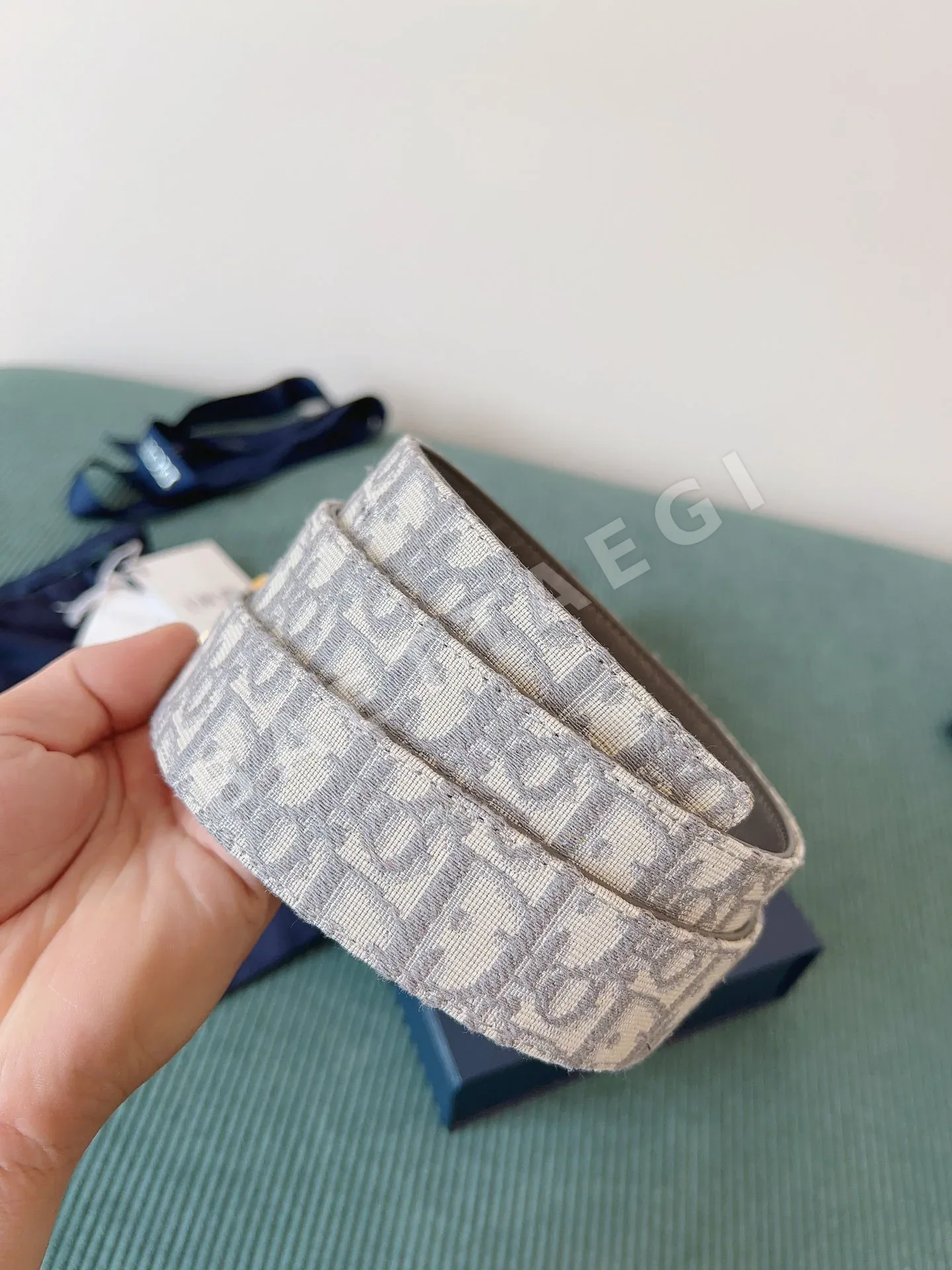 디올 밀크쉐이크 화이트 캔버스 가죽 벨트 상세 이미지 5