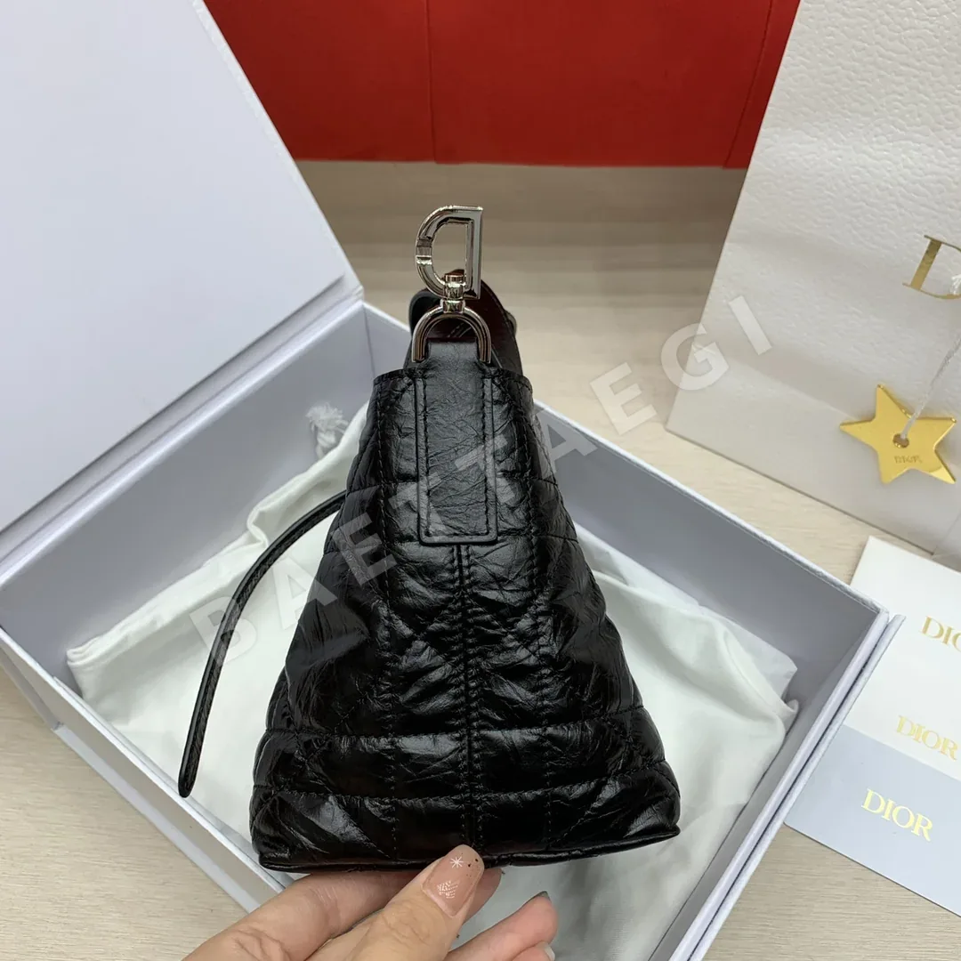 디올 뚜주흐 버티컬 미니 소가죽 가방 상세 이미지 4
