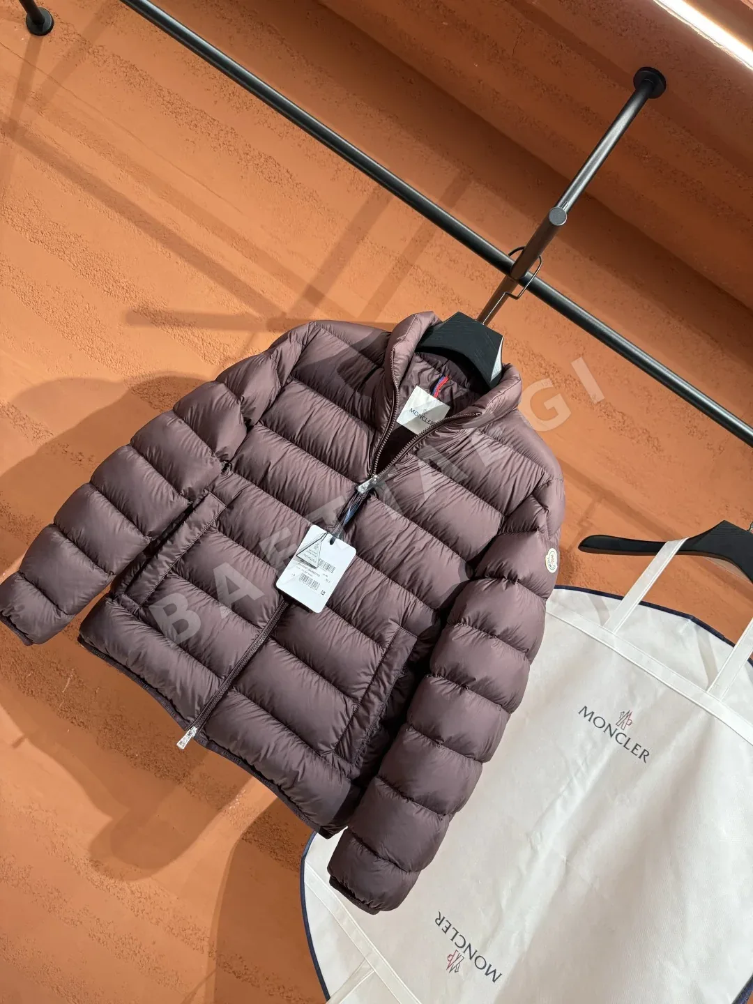 몽클레르 보디넷 쇼트 다운 자켓 상세 이미지 6