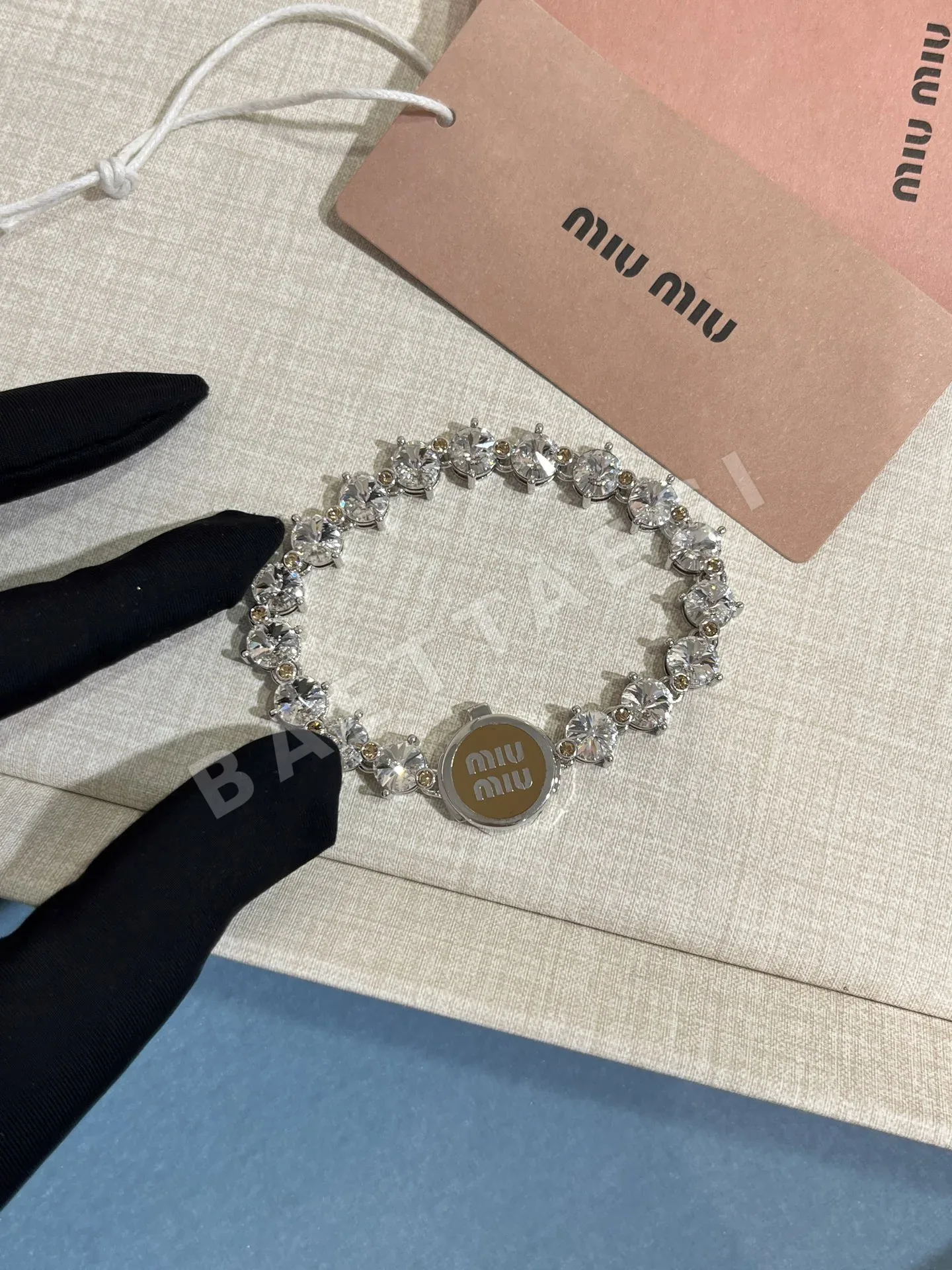 미우미우 캐러멜 에나멜 버튼 크리스탈 팔찌 60971