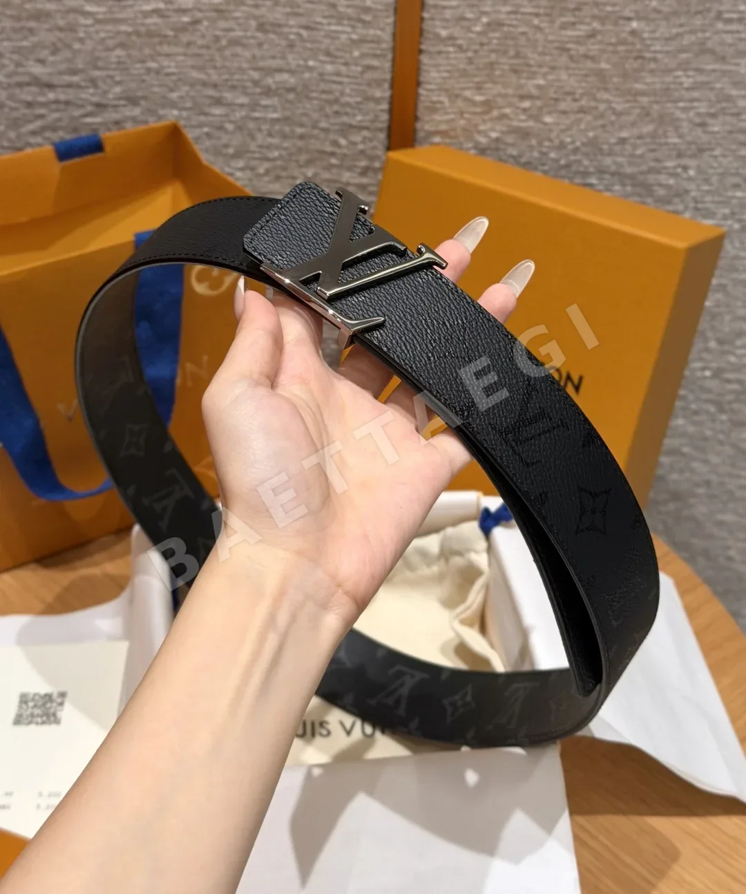 루이비통 이니셜 모노그램 미드나이트 리버시블 벨트 상세 이미지 4