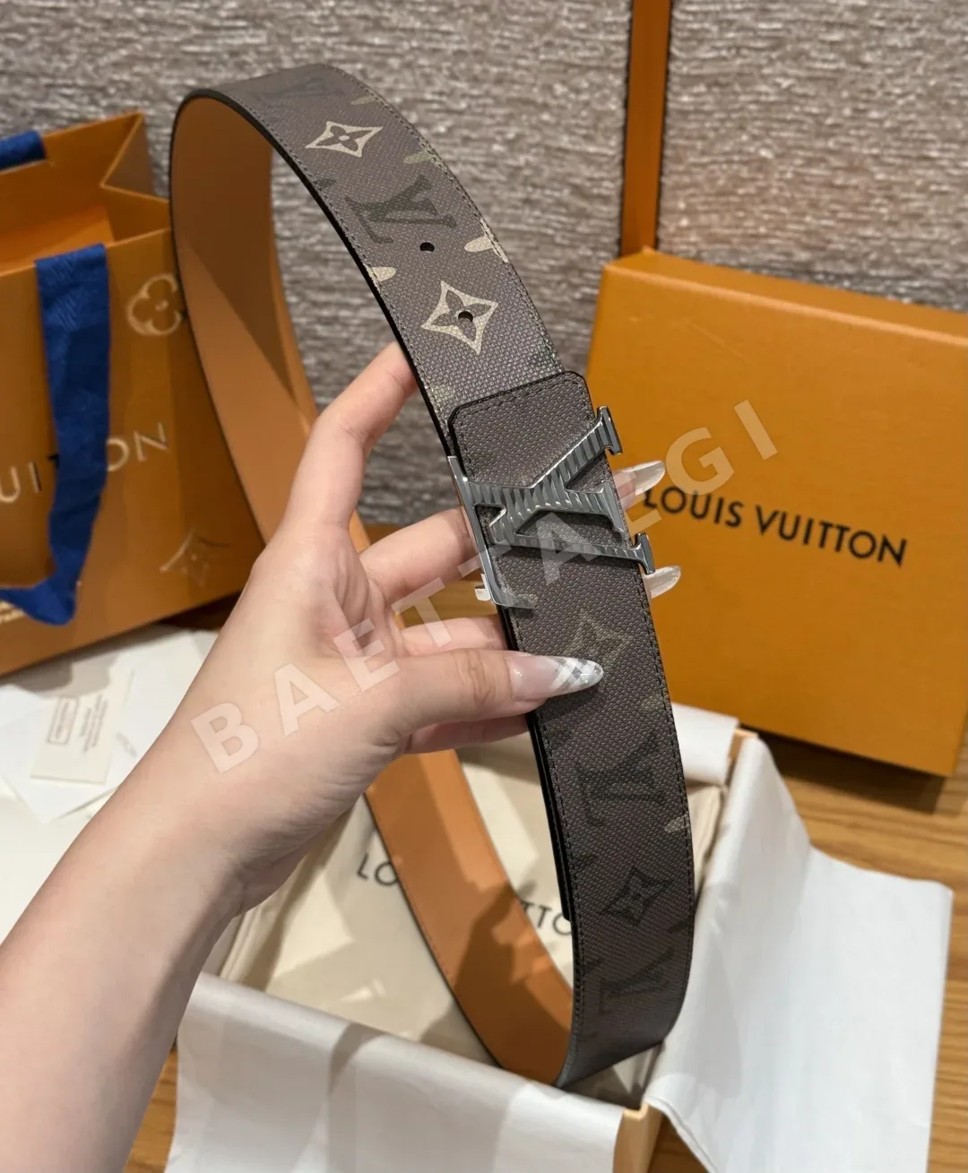 루이비통 디멘션 모노그램 헤리티지 40mm 리버시블 벨트 상세 이미지 4
